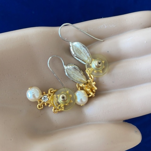 2 pairs of dangle earrings - Picture 2 of 4